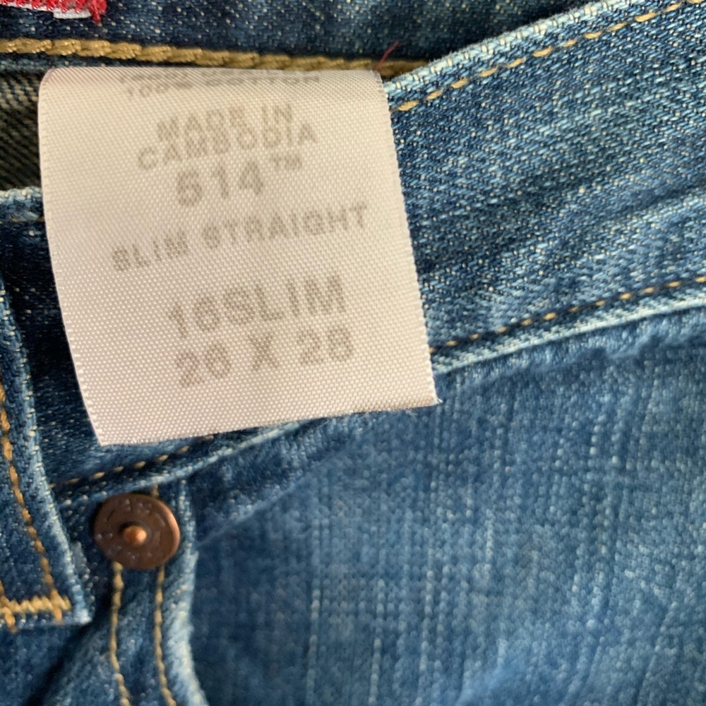 Mid Rise Levi’s - Picture 3 of 4